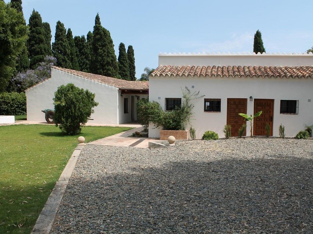 Villaer Luxurious In With Swimming Pool Marbella