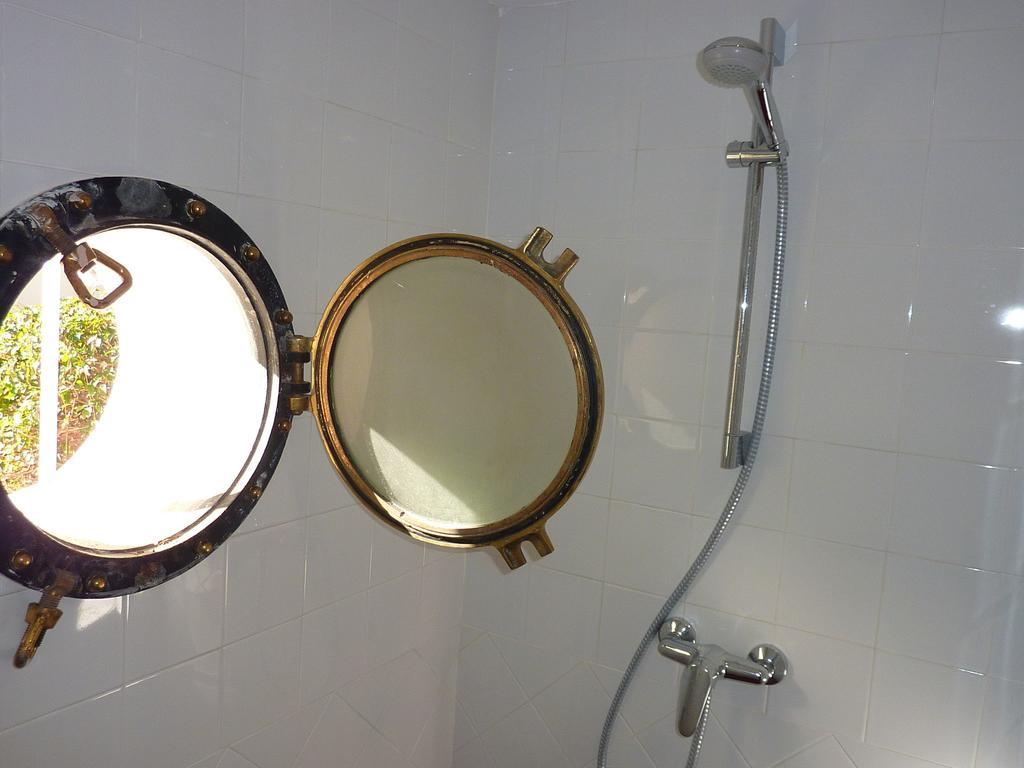 Villaer Luxurious In With Swimming Pool *