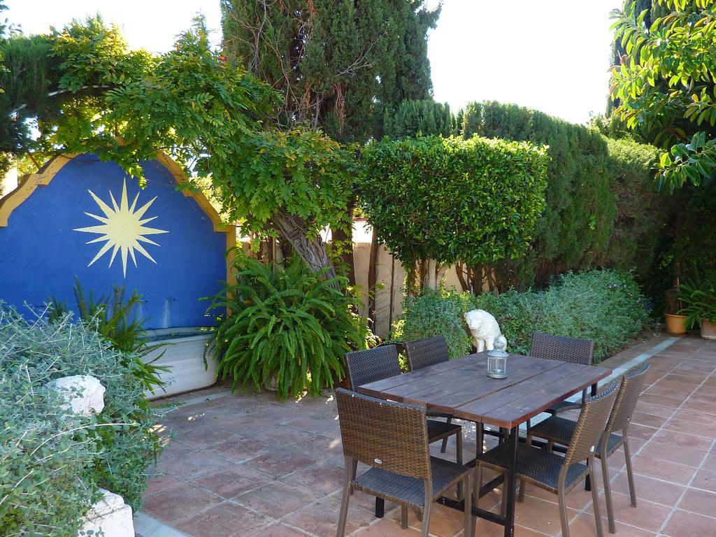 Villaer Luxurious In With Swimming Pool